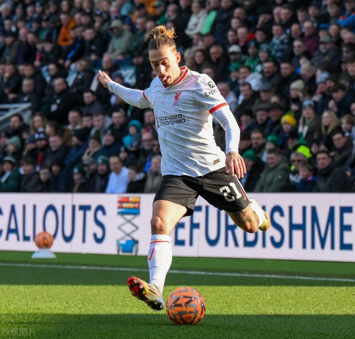 九游体育-西亚卡姆在利物浦比赛中爆冷，败北引发热议！