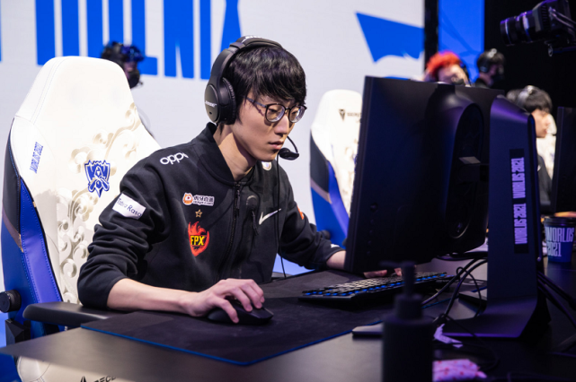 九游体育-詹姆斯在FPX比赛中爆冷，赛况扑朔迷离引发热议！的简单介绍