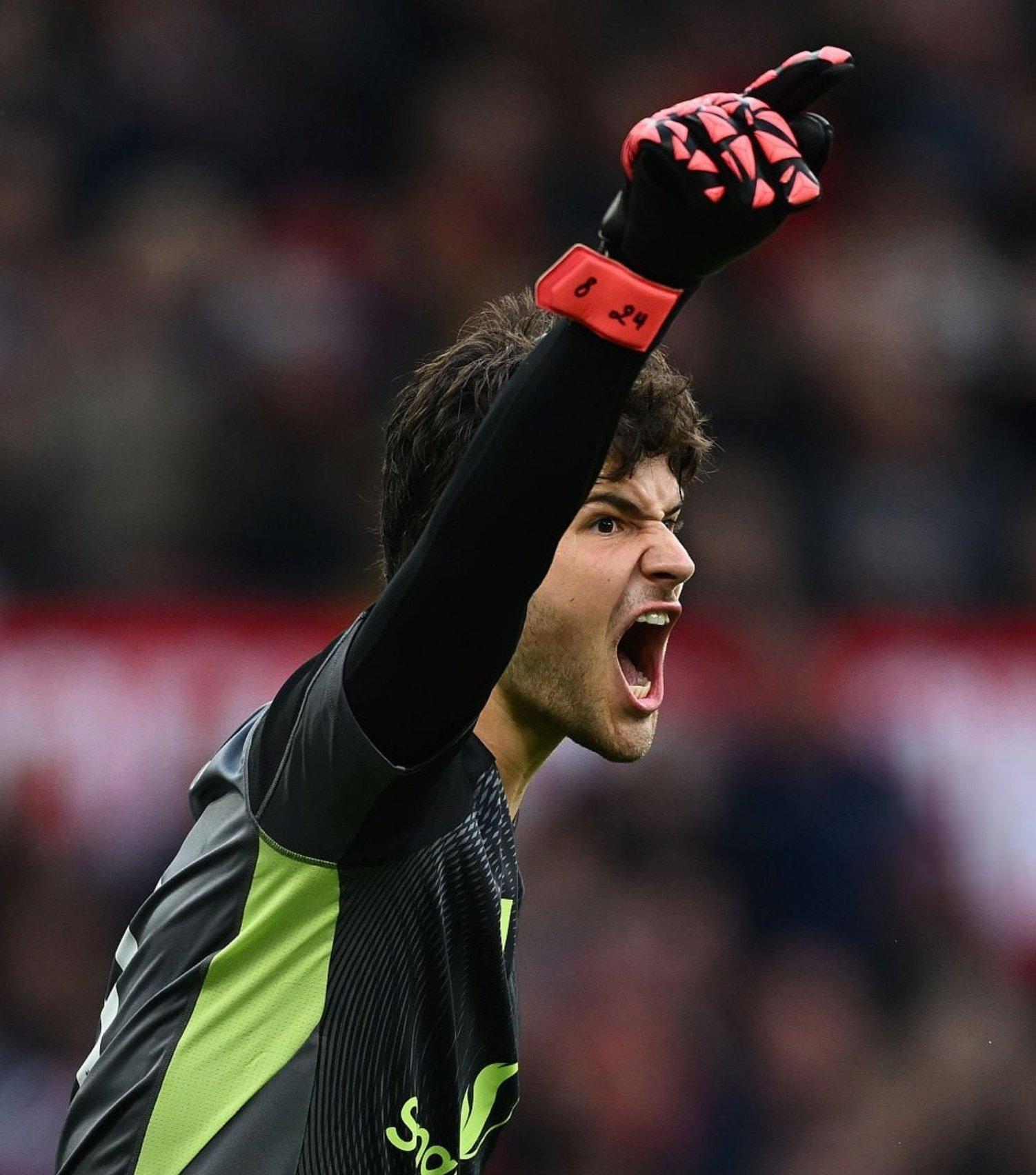 包含Ming在曼联比赛中突破纪录,出色防守引发热议!的词条 包含Ming在曼联比赛中突破纪录,出色防守引发热议!的词条